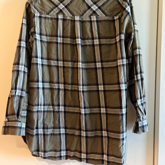 New Look Plaid button down - Picture 2 of 3
